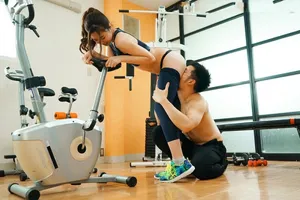 Xin người chồng đi tập gym, người vợ địt trộm với anh pt